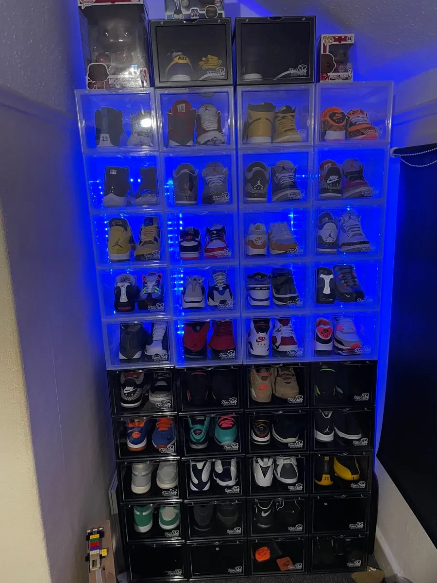 clear and black front view shoe boxes